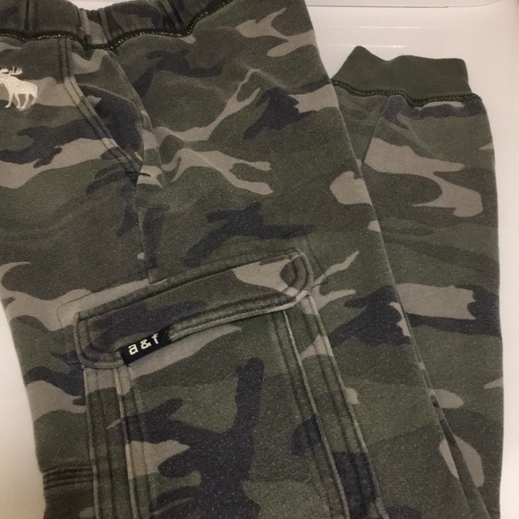 🎈 Abercrombie Camo Sweatpants - Picture 3 of 3